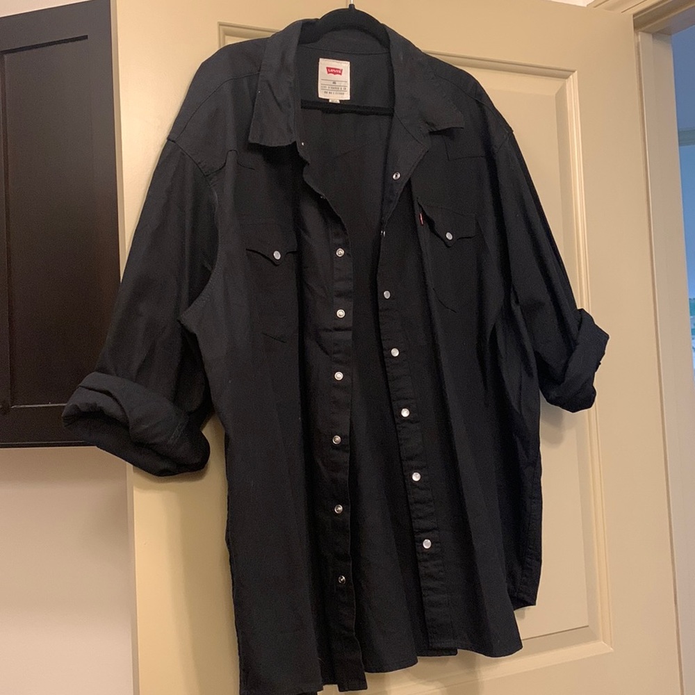 Levi’s black long sleeve button down